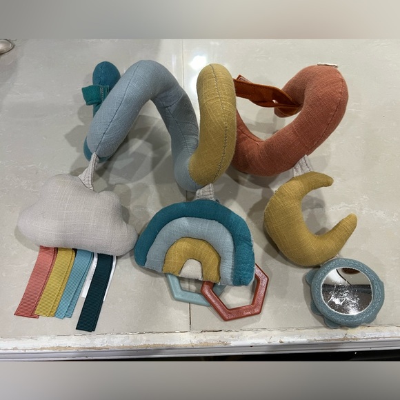 Itzy Ritzy Car seat Toy - Picture 5 of 8